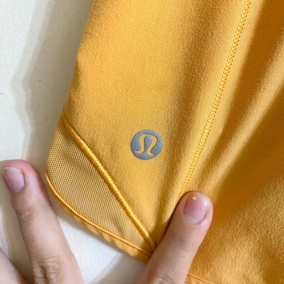 Lululemon Hotty Hot Shorts Womens 4 Fools Gold Yellow - Picture 7 of 8